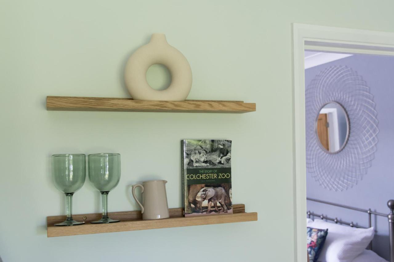 Luxury Self Catering With Cosy Cabin & Sauna In Colchester Exterior photo
